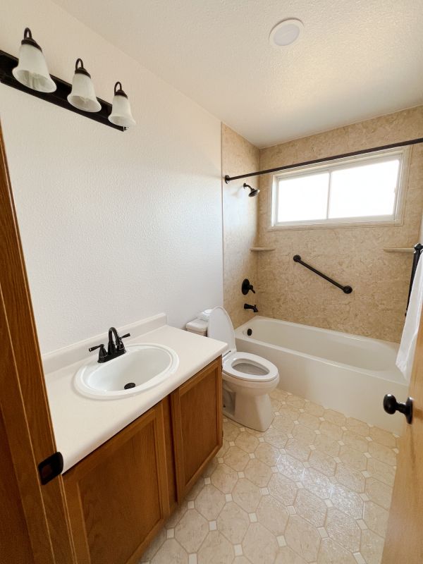 Who Does Bathroom Remodelings